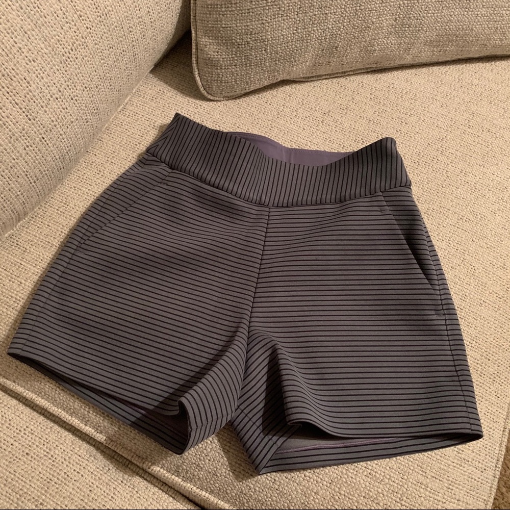 Lululemon Shaped Short (3" )
Sterling